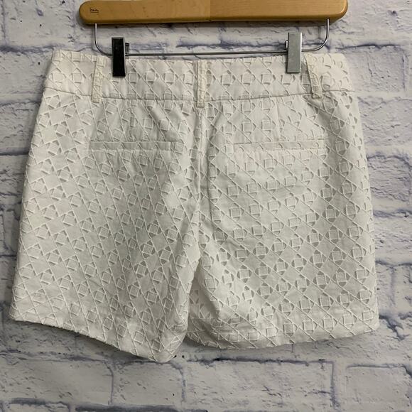 AT Loft White Short - Picture 6 of 7